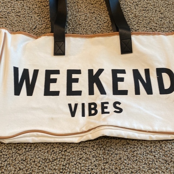 Weekend Vibes Tote Bag in GUC - Picture 2 of 12